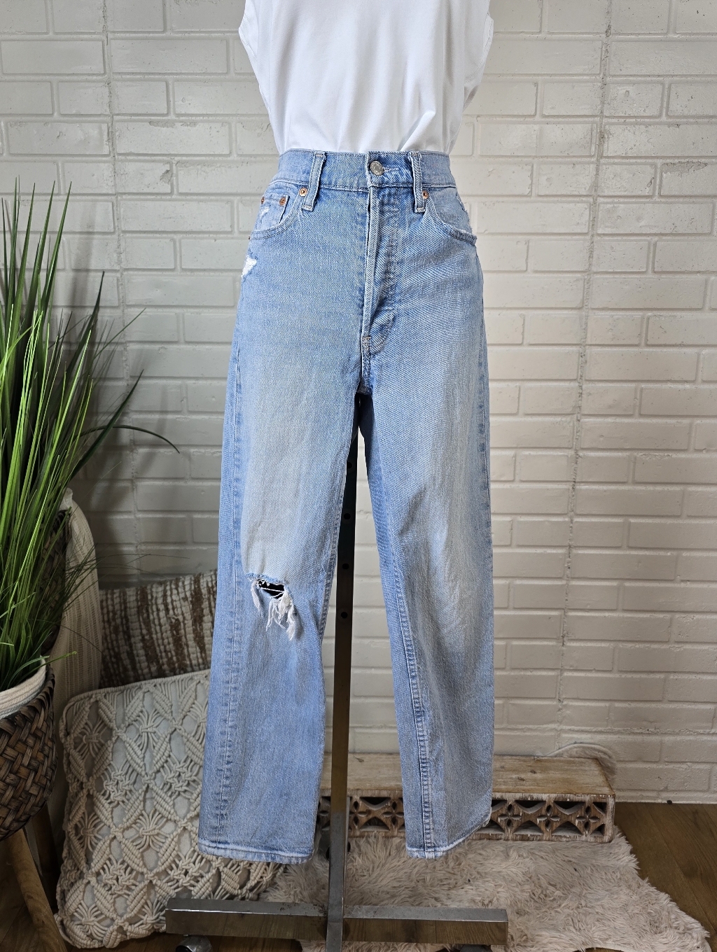 Gap Light Wash High Rise Straight Leg Distressed Jeans Size 26